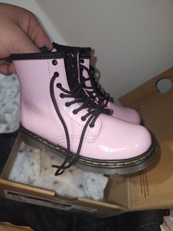 Dr.Martens Girl Boots