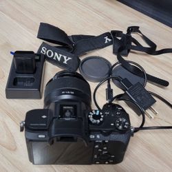 Sony 7ii camera Lens Fe1.8/50mm firm on price I will not respond offer be ready to pick up before msg me 