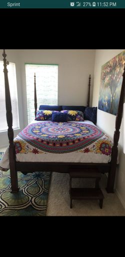 Queen size bedframe