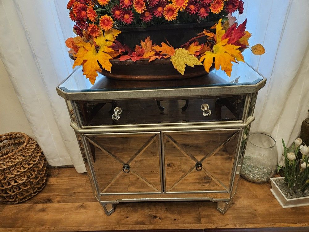 Mirrored Cabinet With Wine Rack