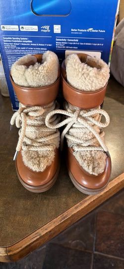 New coach boots size 6b