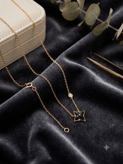 Onyx Star Necklace in 18K Gold
