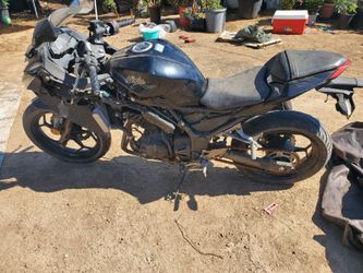 2014 Kawasaki Ninja 300 – Clean Title – 20K Miles – Project / Fuel Issue
