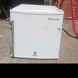 Edgestar Mini Fridge For Sale