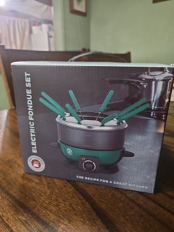 Electric  fondue  set