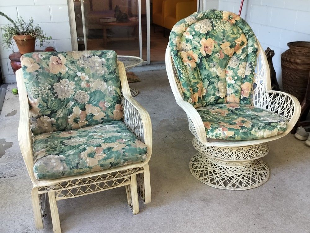 Vintage Mid Century Russell Woodard Spun Fiberglass Swivel Rocker and Glider With Cushions.