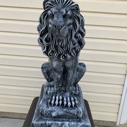 Large Sitting Lion 