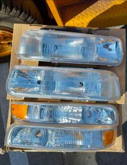 99-02 Chevy Silverado | 00-06 Chevy Tahoe / Suburban Headlights Faros Calaveras Micas Luces Lamps