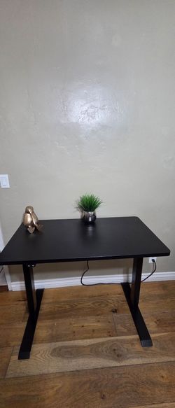 Adjustable desk