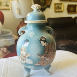 Rare Vintage/Antique Japanese Satsuma Footed Urn w/Lid