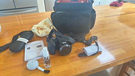 Nikon Coolpix B500 camera w case