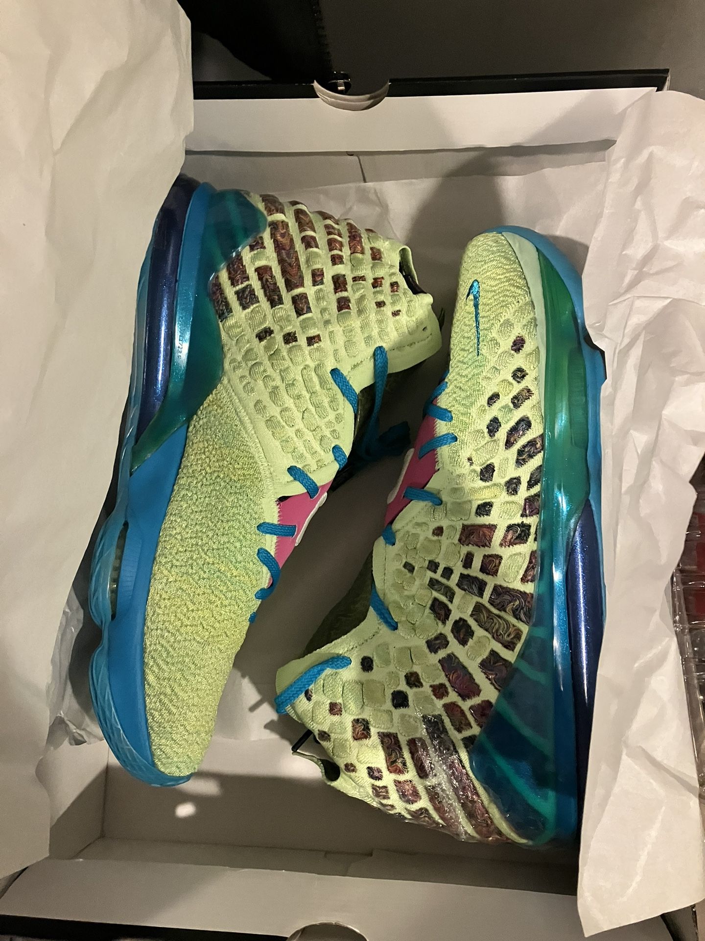 Nike promo Lebron XVII Lime Green 