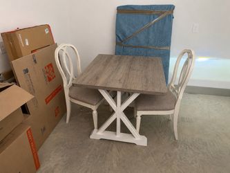 Kitchen Table with 2 chairs and an extender