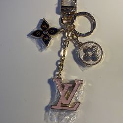 Louis Vuitton (Spring Street Bag Charm and Key Holder)