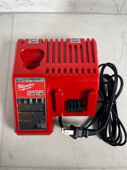 Milwaukee 48-59-1812 M12 and M18 Multi-Voltage Battery Charger(A1G012235)