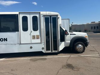 2017 Ford 550 28 pax