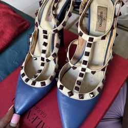 Valentino Rockstud Heals