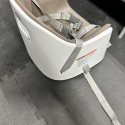 Grandma bundle ! Pack and Go crib w/ changing pad and infant bed, V-tec learning toys, booster chair.