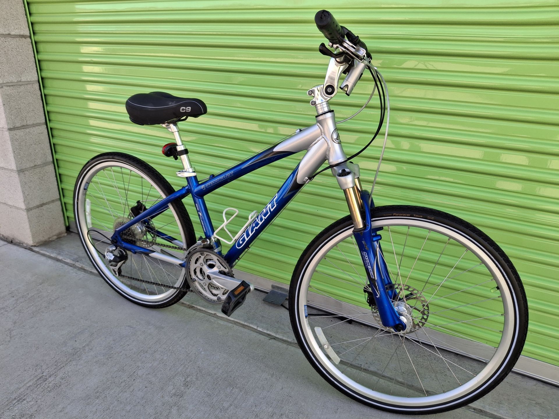 GIANT HYBRID BIKE 21 SPEEDS TIRE 26X1.50 SIZE 14