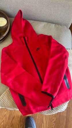 Red nike tech