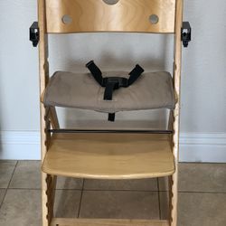 Keekaroo Wooden Kids Chair With Tray Hookups