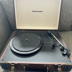 Crosley Record Player With Three Records 