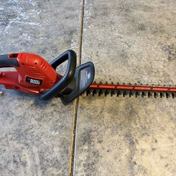 EUC Black & Decker 22-inch Electric Hedge Trimmer