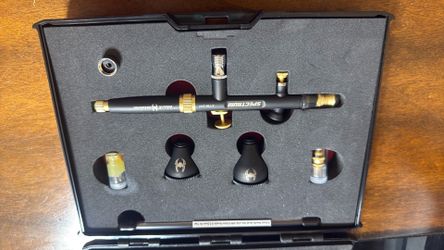 Airbrush guns