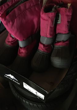 Girls snow boots size 11 and 5