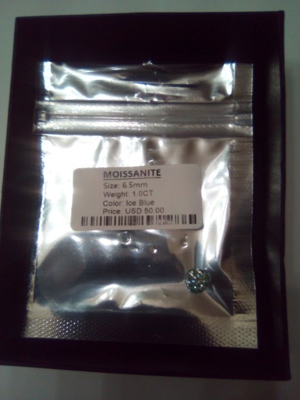 Moinssanite Lan Code Gvy2 Mol Weight 1.0 Ct Color Light Green  And Another Ice Blue