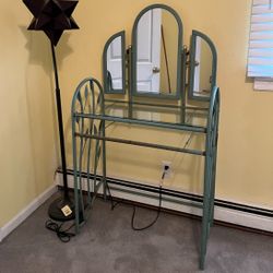 Vintage Retro Hollywood Regency 80s Art Deco Post Modern 3 Mirror Small Metal Vanity Plant Stand