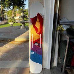 GNU Chromatic Women’s Snowboard Size 146