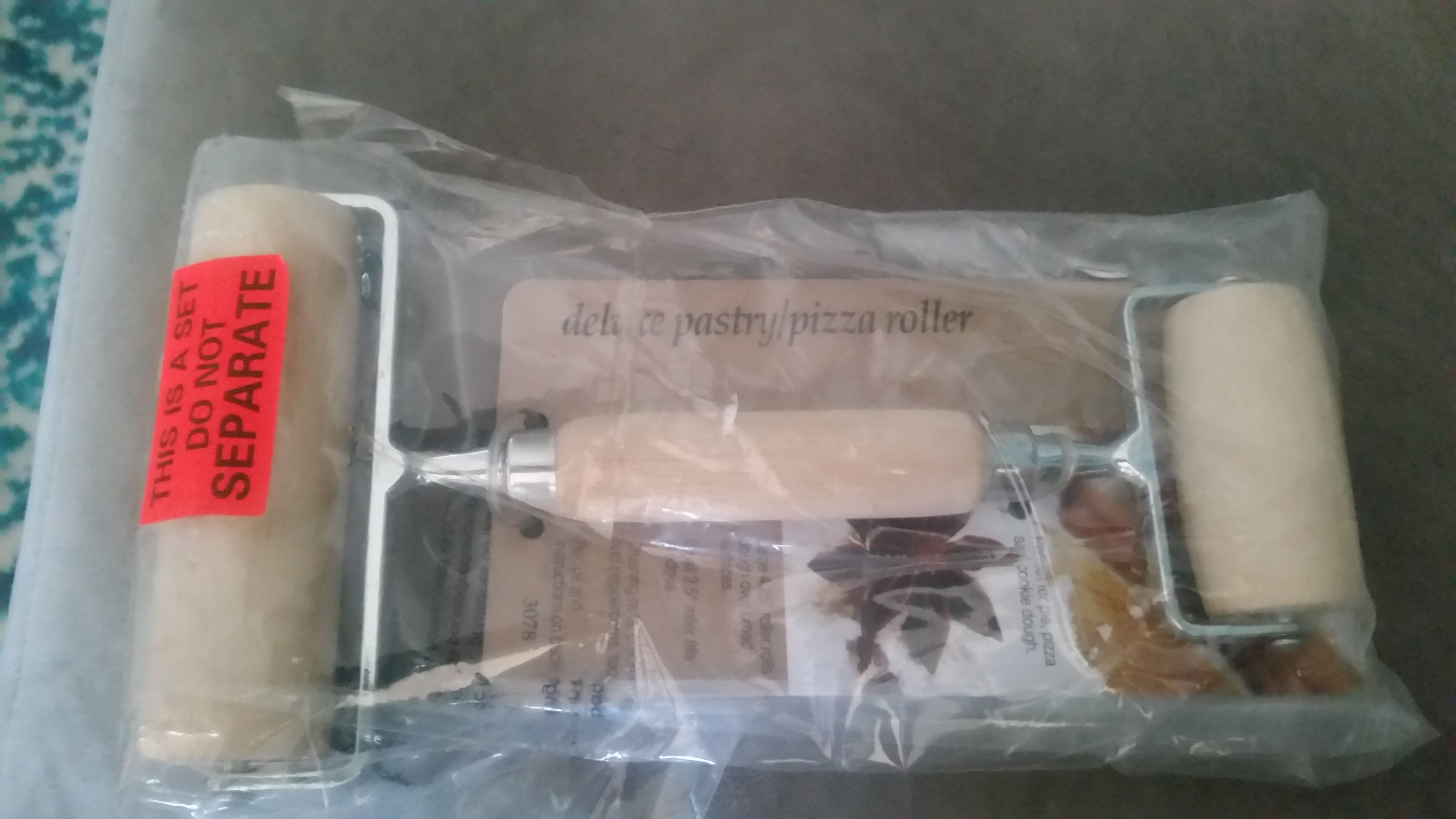 Norpro deluxe pastry pizza roller, new