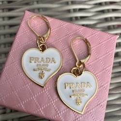 CHARM HEART EARRINGS