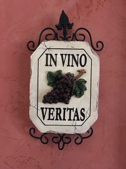 Wall Plaque “In Vino Veritas"  – Rustic Wine & Grapes Decor Sign