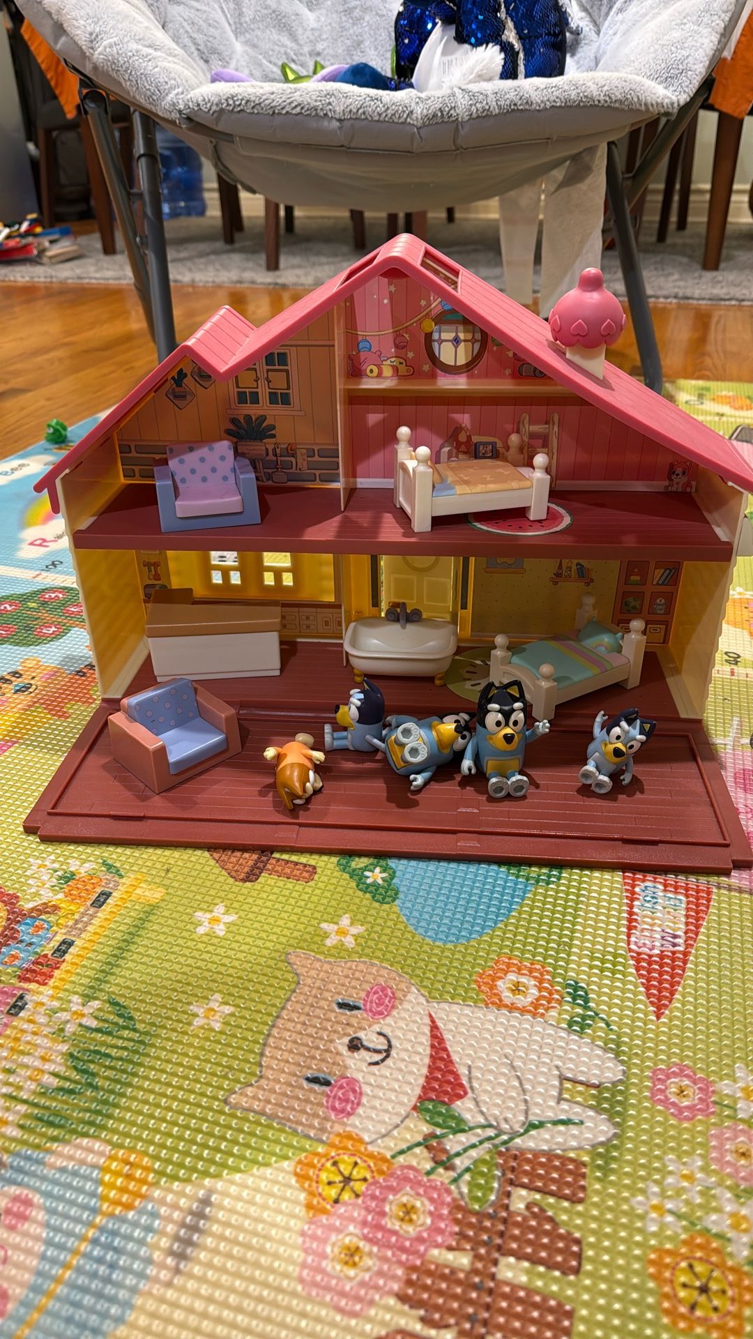 Bluey house And Dolls