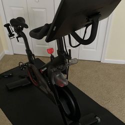 Peloton Bike (Original) – Excellent Condition