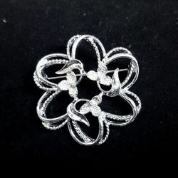 Vintage Signed SARA COVENTRY SILVER TONE BROOCH PIN 