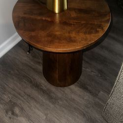 2 Side Tables 