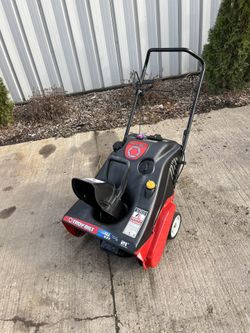 For sale a troy bilt squall 521 snow blower. 21 inch wide,5hp 4cycle motor,electric start. It is in good working condition.