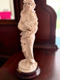 Giuseppe Armani figurine