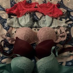 Victorias Secret Bras 32B