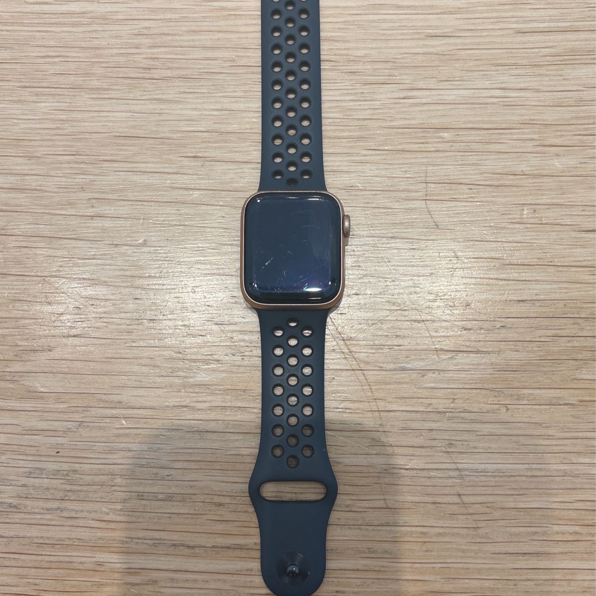 Apple Watch SE 40mm With Nike Sports Band