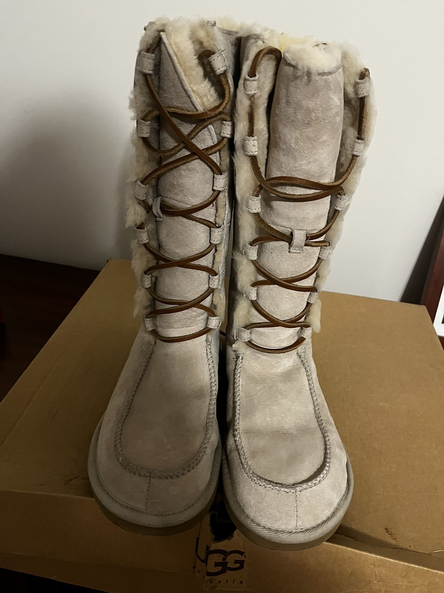 Women’s Ugg Boot Size 7