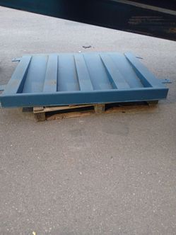 Industrial curb dock plate (uline)