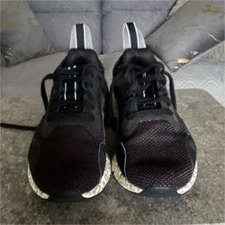 Adidas Black Solid Low Top Lace Up Women’s Athletic Sneakers with Patterned Sole