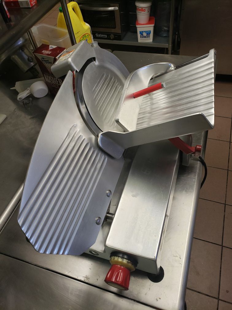 Axis meat slicer