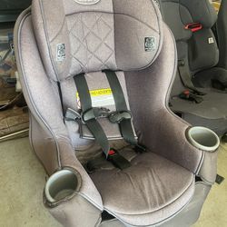 Graco adjustable height infant to child seat