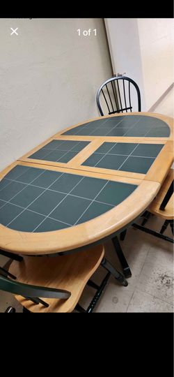 Dining room table with extension 55”x42” and 4 Chairs solid wood 🪵 condition good