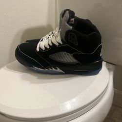 Jordan 5 metallic size 9.5